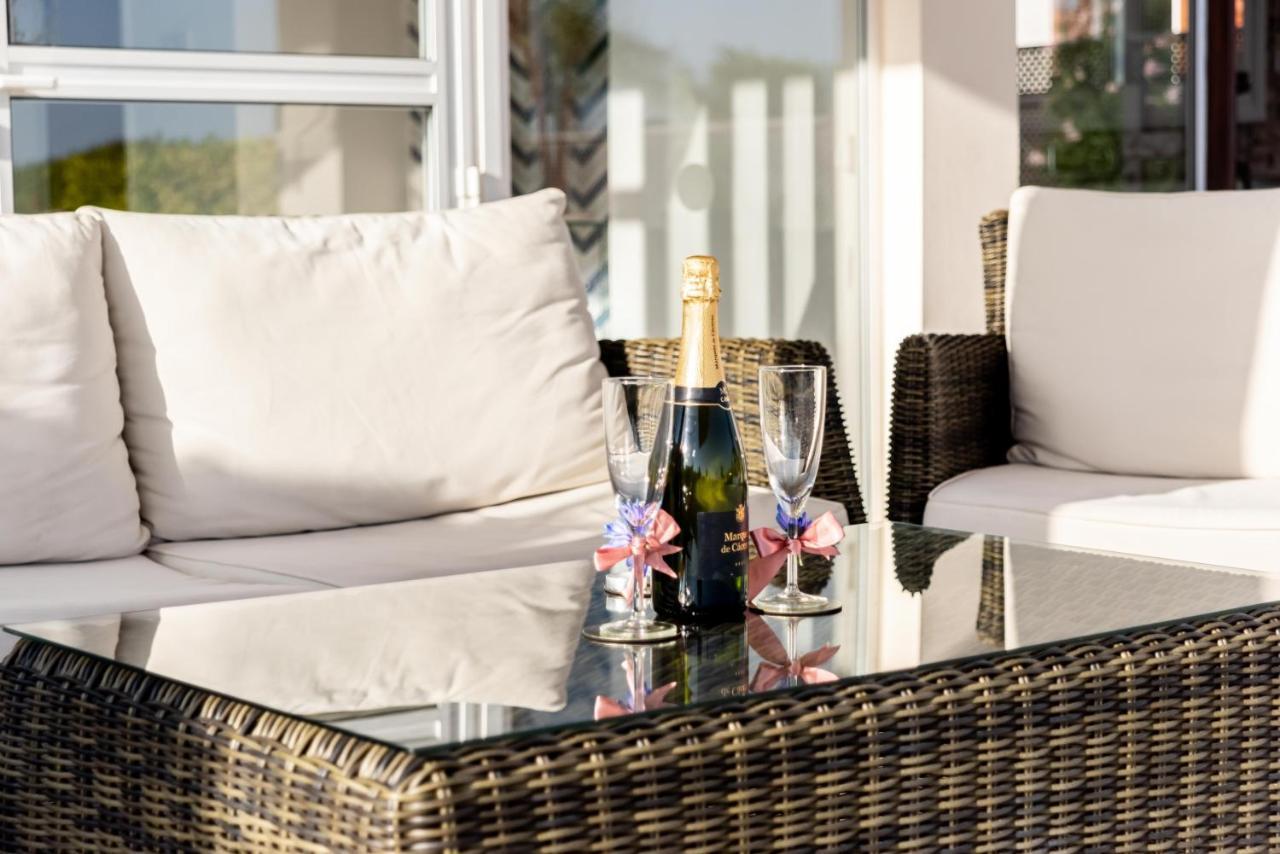 קורל ביי Villa Marina Sunrise By Ezoria Villas מראה חיצוני תמונה