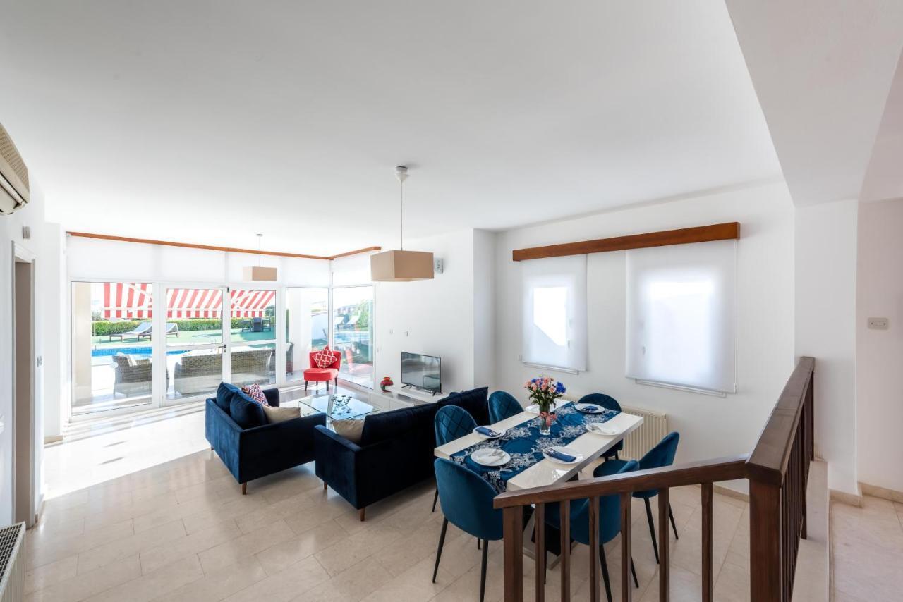 קורל ביי Villa Marina Sunrise By Ezoria Villas מראה חיצוני תמונה